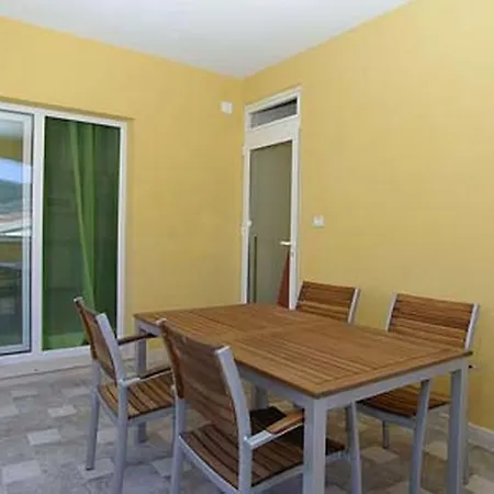 Apartman Tina *