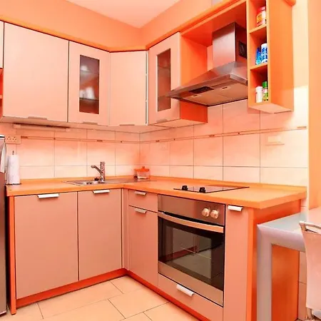 Tina Apartman *